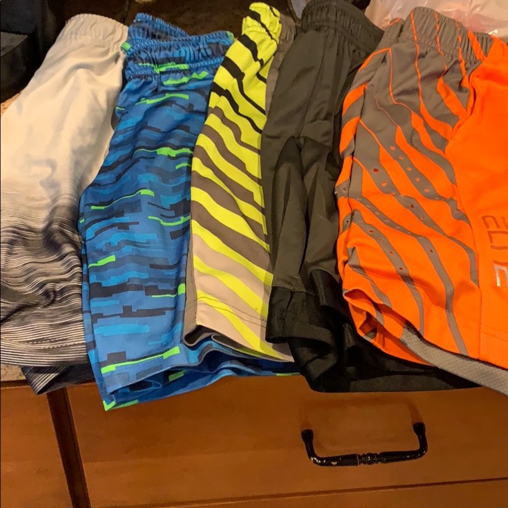 5 pairs of size 7-8 boys shorts
